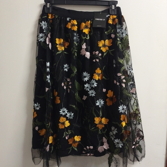 Forever 21 Black Floral Embroidered Knee High Skirt Size Small - Picture 1 of 11